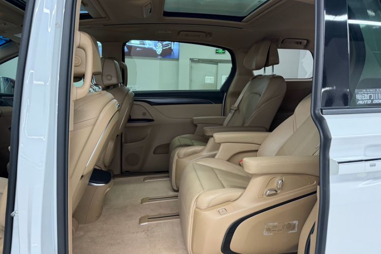 Used Buick GL8 2021 ES Landtrek 653T Luxury Model Interior 2