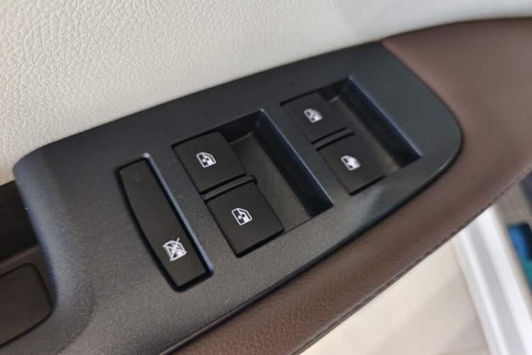 Used Buick GL8 2021 Land Cruiser Executive Class 652T Luxury Model Interior 2