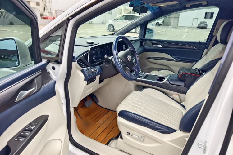 Used Buick GL8 2021 ES Landtrek 653T Comfort Edition Interior 2