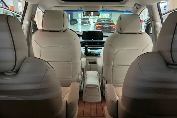 Used Buick GL8 2021 Land Cruiser Executive Class 652T Luxury Model Interior 3