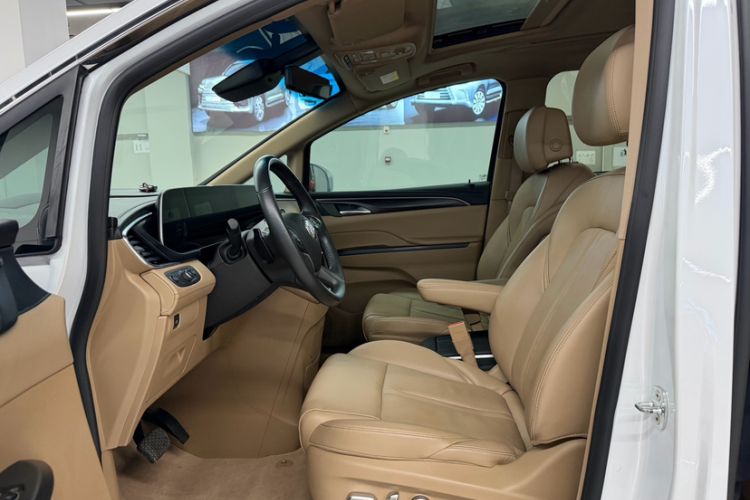 Used Buick GL8 2021 ES Landtrek 653T Luxury Model Interior 3