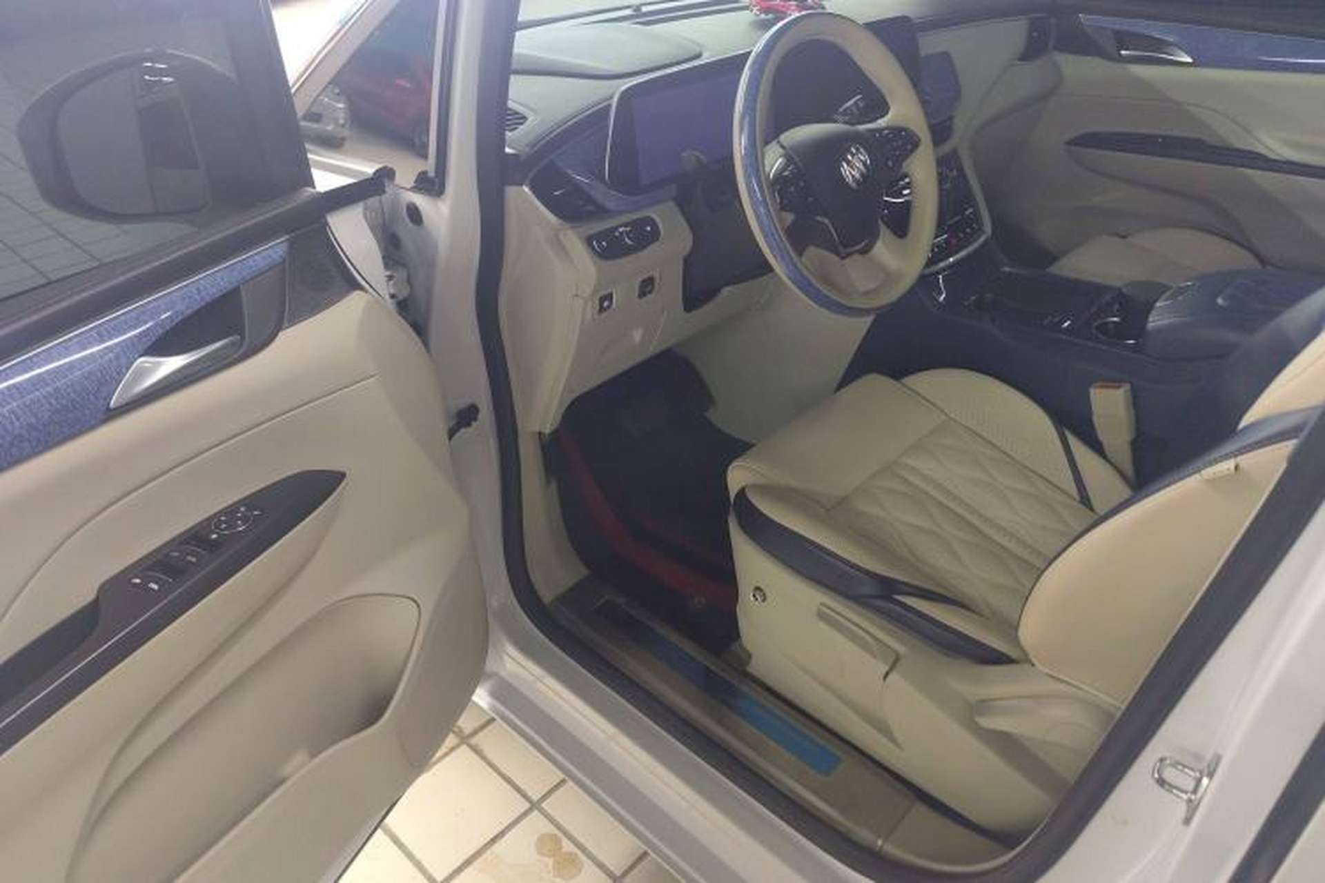 Used Buick GL8 2021 ES Landtrek 653T Comfort Edition Interior 3
