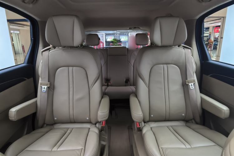 Used Buick GL8 2021 ES Land Cruiser 653T Luxury Edition Interior 4