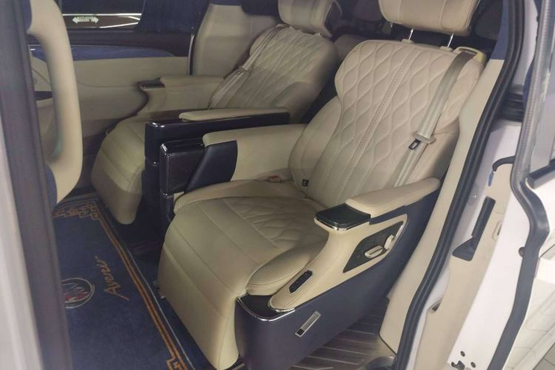 Used Buick GL8 2021 ES Landtrek 653T Comfort Edition Interior 4