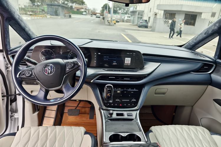 Used Buick GL8 2021 ES Landtrek 653T Comfort Edition Interior 4