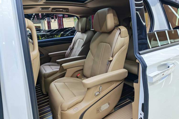 Used Buick GL8 2021 ES Landtrek 653T Luxury Model Interior 6