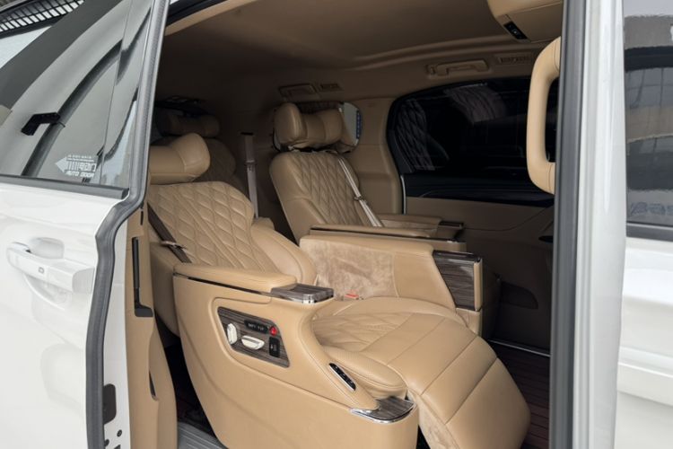 Used Buick GL8 2021 ES Land Cruiser 653T Luxury Edition Interior 7