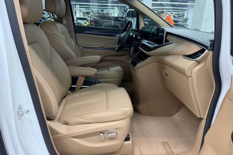 Used Buick GL8 2021 ES Landtrek 653T Luxury Model Interior 9