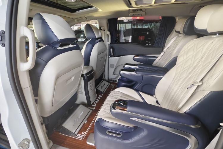 Used Buick GL8 2021 Land Cruiser Executive Class 652T Luxury Model Interior 9