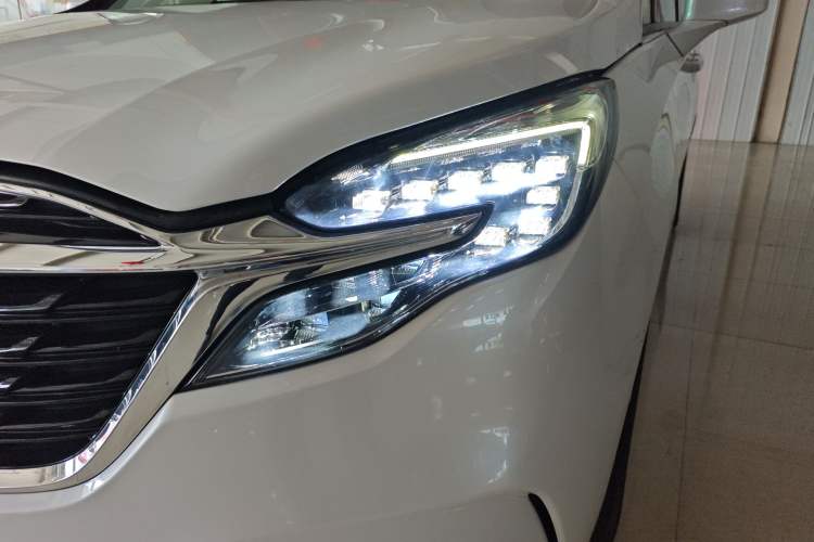 Used Buick GL8 2021 ES Land Cruiser 653T Luxury Edition Left Front Headlight