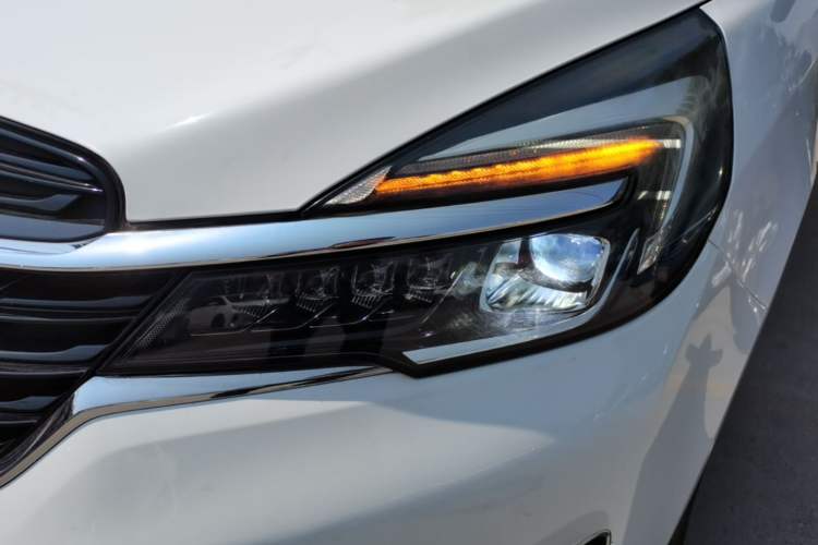 Used Buick GL8 2021 Land Cruiser Executive Class 652T Smart Luxury Model Left Front Headlight