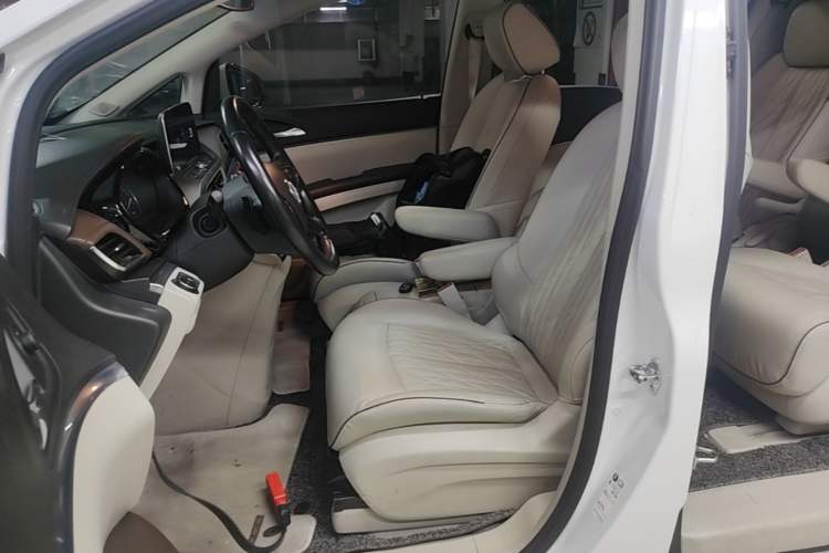 Used Buick GL8 2021 Land Cruiser Executive Class 652T Luxury Model Left Front Seat