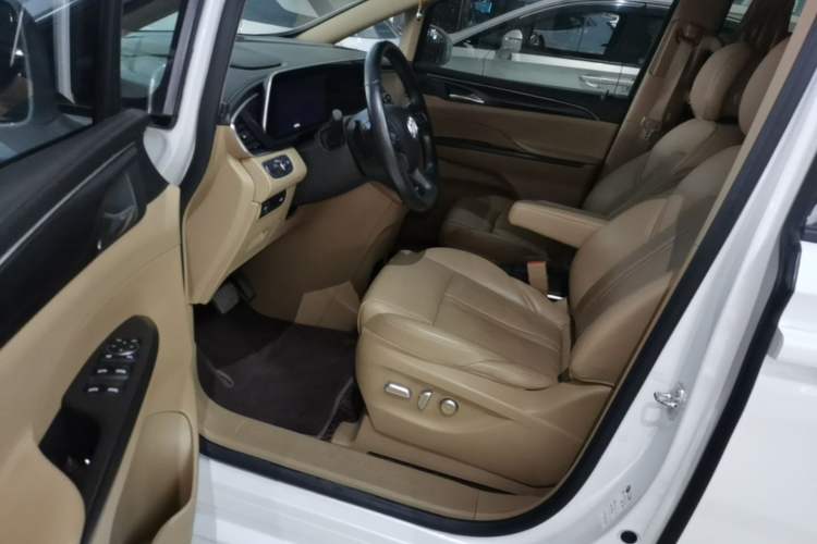 Used Buick GL8 2021 ES Land Cruiser 653T Luxury Edition Left Front Seat