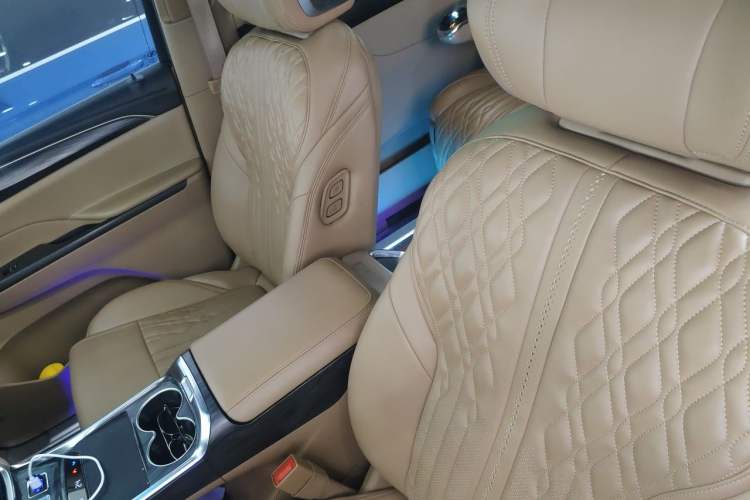 Used Buick GL8 2021 ES Land Cruiser 653T Flagship Model Left Front Seat