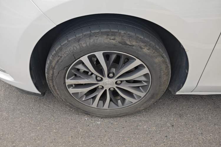 Used Buick GL8 2021 ES Landtrek 653T Comfort Edition Left Front Wheel Hub