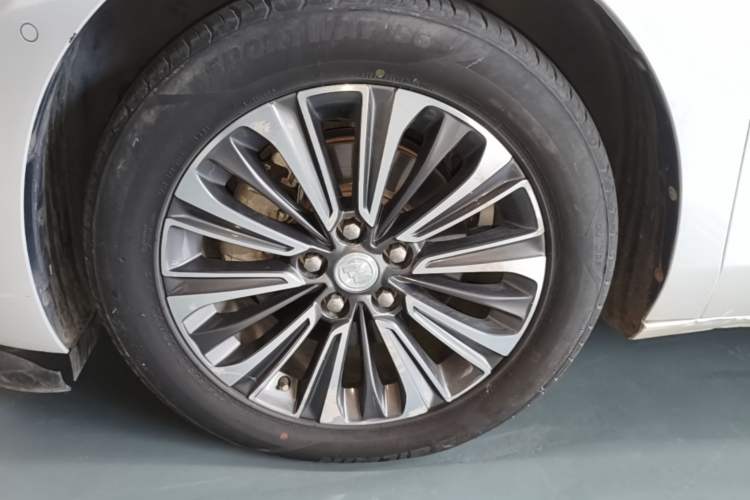 Used Buick GL8 2021 ES Landtrek 653T Luxury Model Left Front Wheel Hub