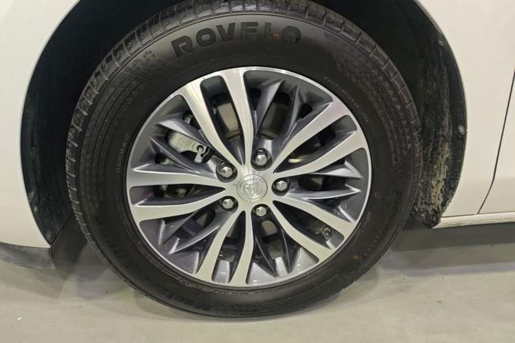 Used Buick GL8 2021 ES Landtrek 653T Comfort Edition Left Front Wheel Hub