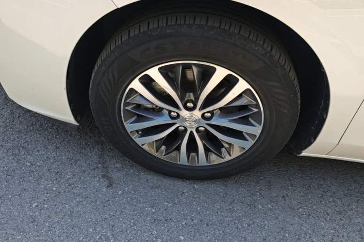 Used Buick GL8 2021 ES Landtrek 653T Comfort Edition Left Front Wheel Hub