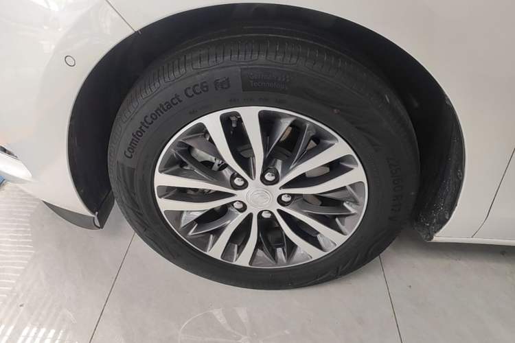 Used Buick GL8 2021 ES Land Cruiser 653T Luxury Edition Left Front Wheel Hub