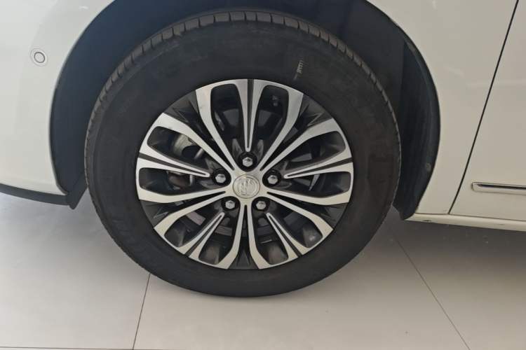 Used Buick GL8 2021 Land Cruiser Executive Class 652T Smart Luxury Model Left Front Wheel Hub