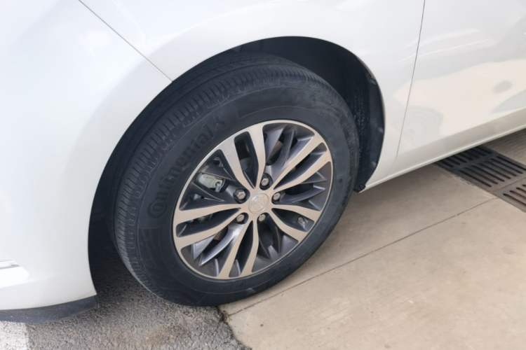 Used Buick GL8 2021 ES Landtrek 653T Comfort Edition Left Front Wheel Hub