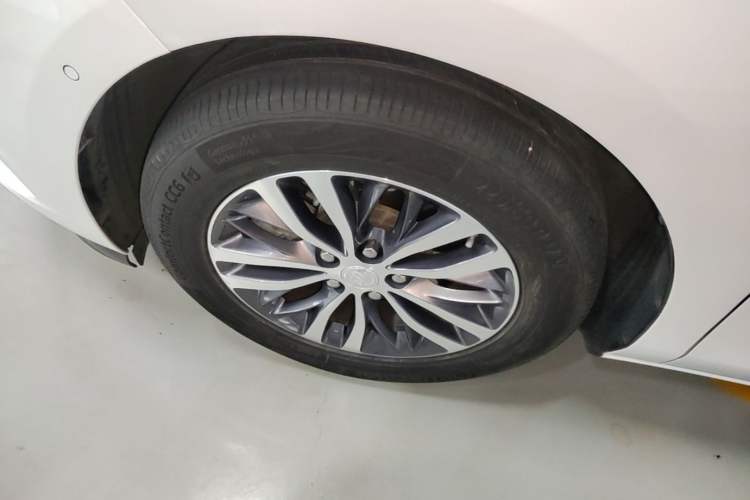 Used Buick GL8 2021 ES Land Cruiser 653T Luxury Edition Left Front Wheel Hub