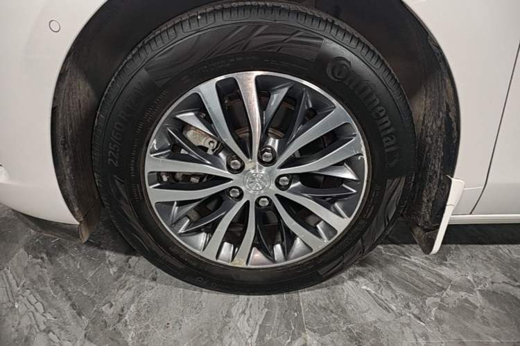 Used Buick GL8 2021 ES Land Cruiser 653T Luxury Edition Left Front Wheel Hub
