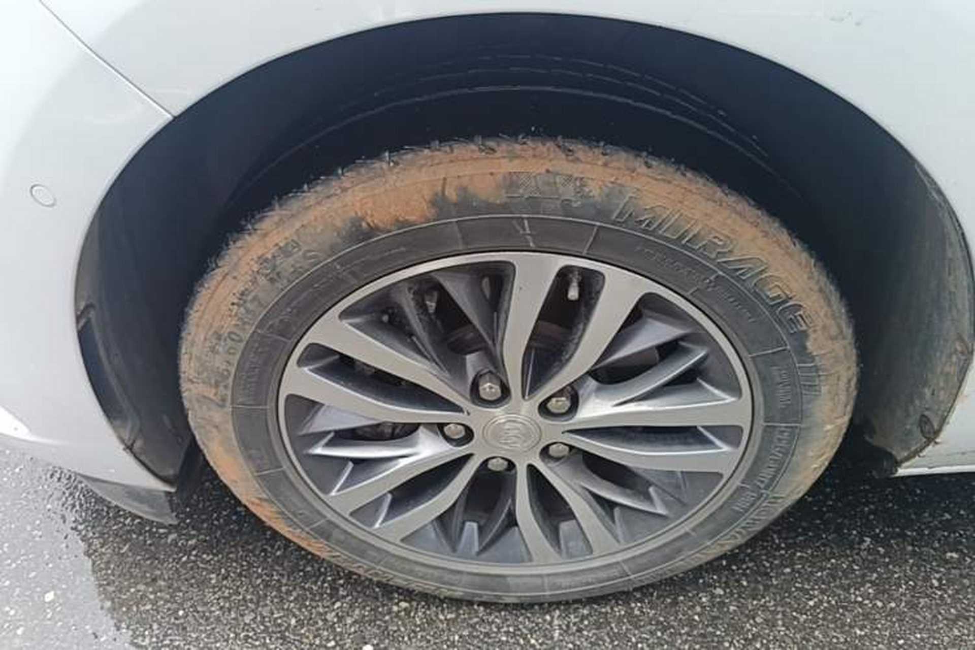 Used Buick GL8 2021 ES Land Cruiser 653T Luxury Edition Left Front Wheel Hub