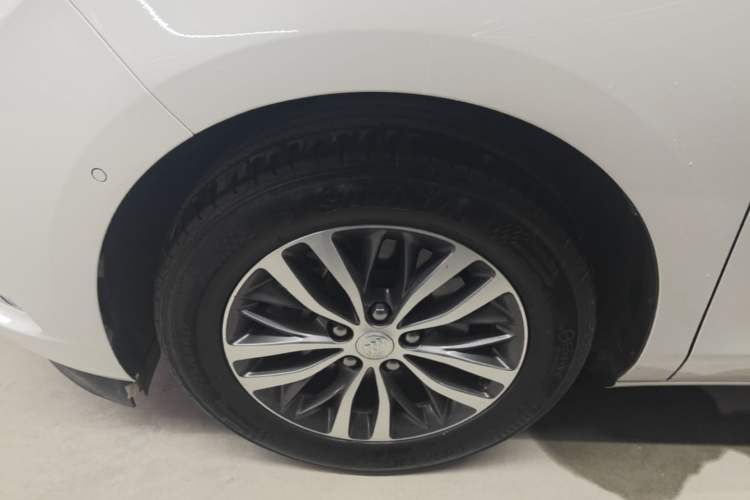 Used Buick GL8 2021 ES Land Cruiser 653T Luxury Edition Left Front Wheel Hub