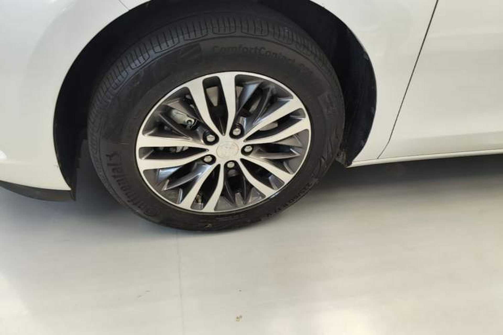 Used Buick GL8 2021 ES Landtrek 653T Comfort Edition Left Front Wheel Hub