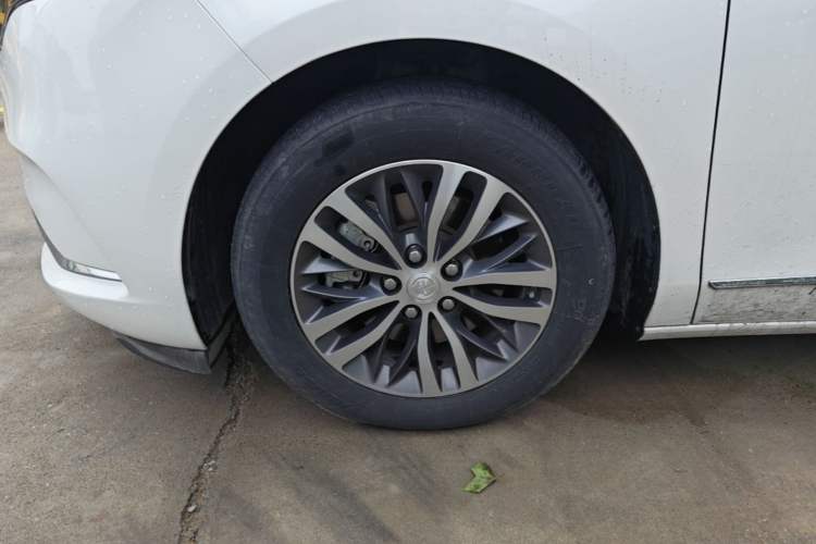 Used Buick GL8 2021 ES Landtrek 653T Comfort Edition Left Front Wheel Hub