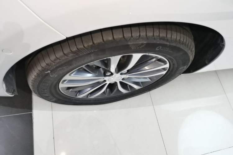 Used Buick GL8 2021 ES Land Cruiser 653T Luxury Edition Left Front Wheel Hub