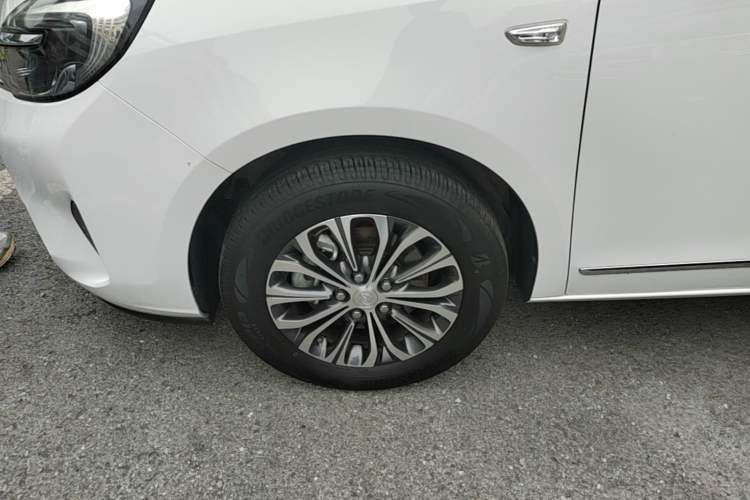 Used Buick GL8 2021 Land Cruiser Executive Class 652T Luxury Model Left Front Wheel Hub