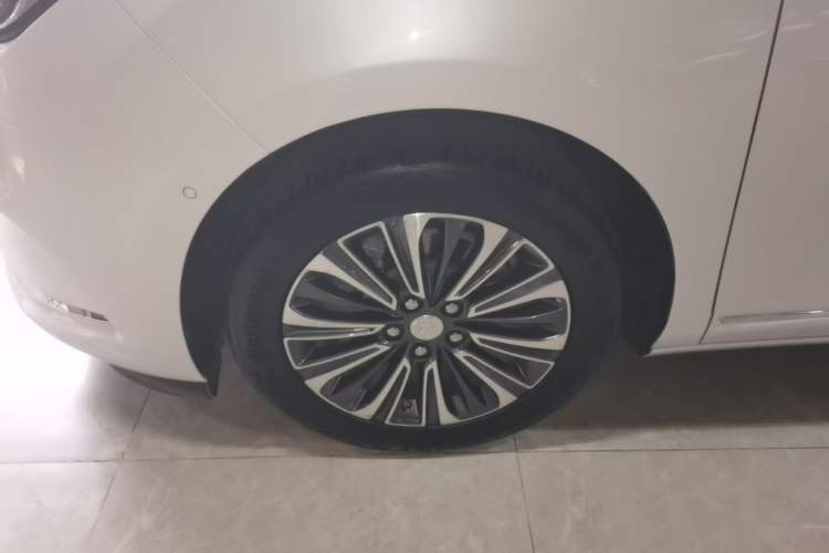 Used Buick GL8 2021 ES Land Cruiser 653T Flagship Model Left Front Wheel Hub