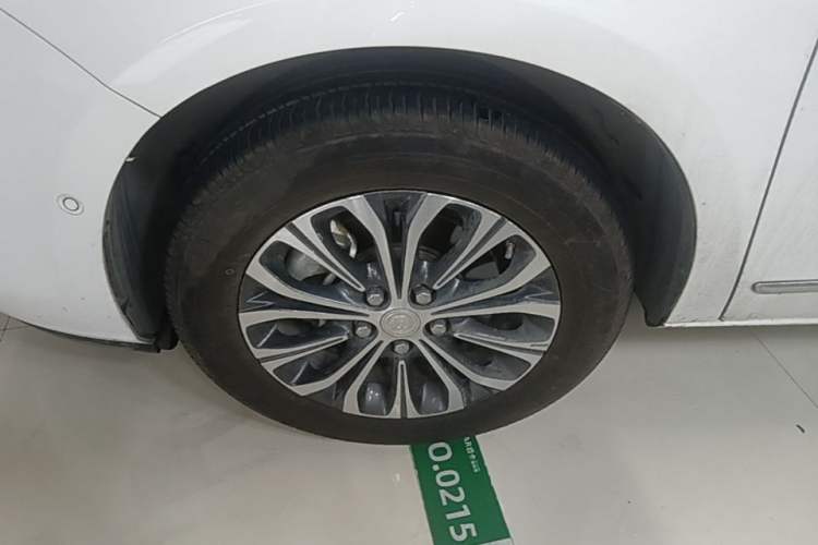 Used Buick GL8 2021 Land Cruiser Executive 652T Premium Model Left Front Wheel Hub