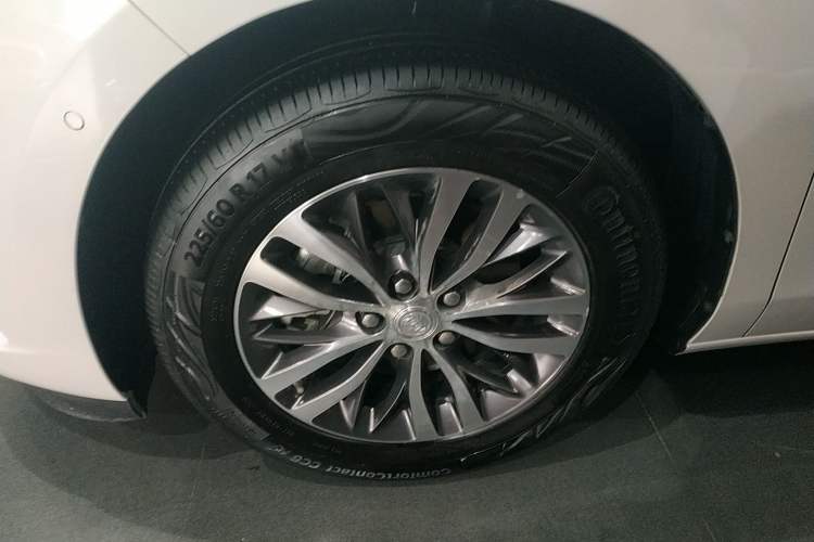 Used Buick GL8 2021 ES Land Cruiser 653T Luxury Edition Left Front Wheel Hub