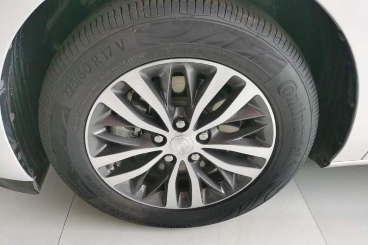 Used Buick GL8 2021 ES Land Cruiser 653T Luxury Edition Left Front Wheel Hub
