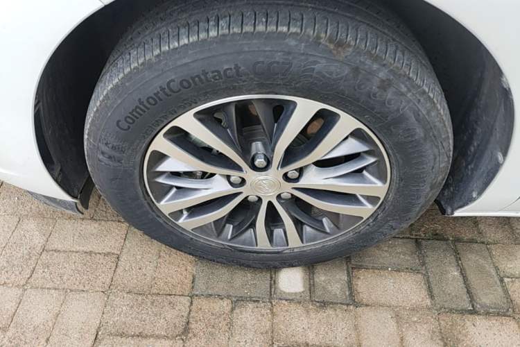 Used Buick GL8 2021 ES Landtrek 653T Comfort Edition Left Front Wheel Hub