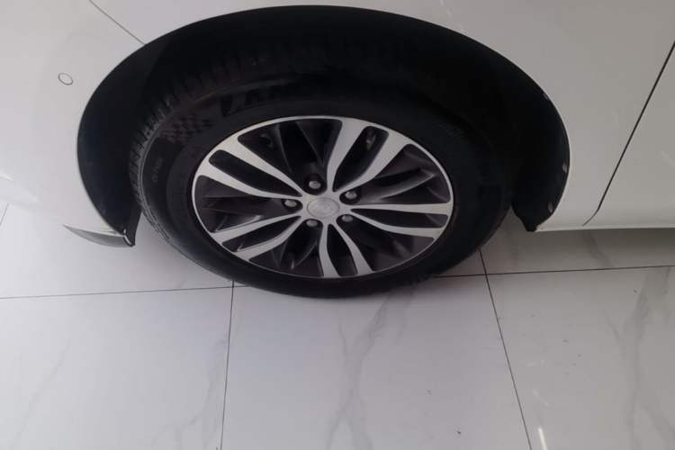 Used Buick GL8 2021 ES Land Cruiser 653T Luxury Edition Left Front Wheel Hub