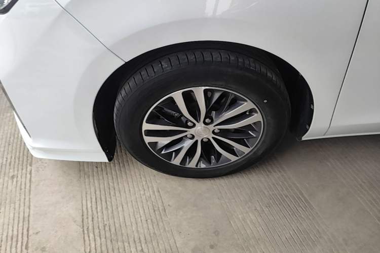 Used Buick GL8 2021 ES Landtrek 653T Comfort Edition Left Front Wheel Hub
