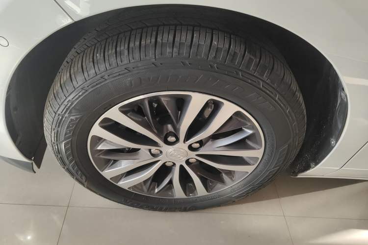 Used Buick GL8 2021 ES Land Cruiser 653T Luxury Edition Left Front Wheel Hub