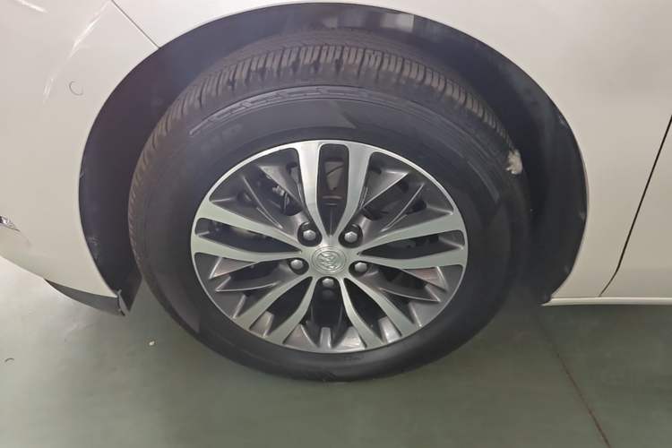 Used Buick GL8 2021 ES Land Cruiser 653T Luxury Edition Left Front Wheel Hub