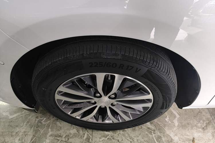 Used Buick GL8 2021 ES Land Cruiser 653T Luxury Edition Left Front Wheel Hub