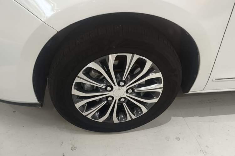 Used Buick GL8 2021 Land Cruiser Executive Class 652T Luxury Model Left Front Wheel Hub
