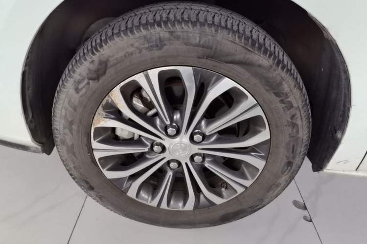 Used Buick GL8 2021 Land Cruiser Executive Class 652T Comfort Model Left Front Wheel Hub