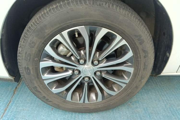 Used Buick GL8 2021 Land Cruiser Executive Class 652T Luxury Model Left Front Wheel Hub