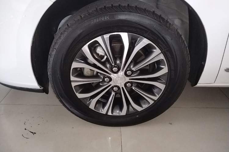 Used Buick GL8 2021 Land Cruiser Executive Class 652T Luxury Model Left Front Wheel Hub