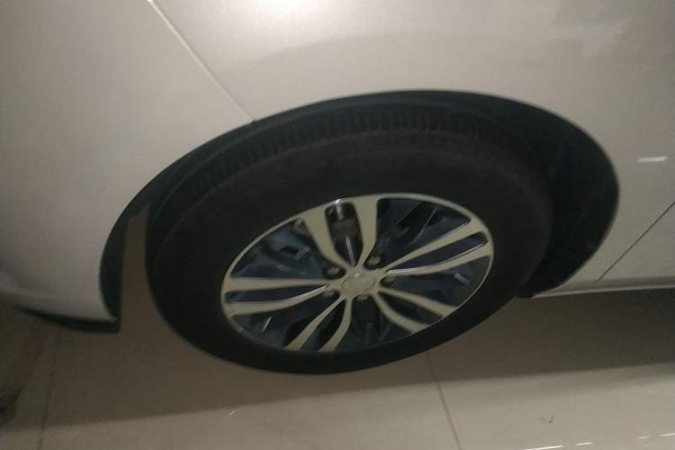 Used Buick GL8 2021 ES Landtrek 653T Comfort Edition Left Front Wheel Hub