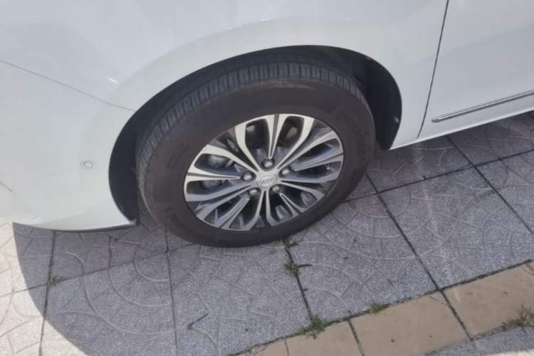 Used Buick GL8 2021 Land Cruiser Executive 652T Premium Model Left Front Wheel Hub