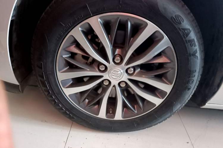Used Buick GL8 2021 ES Land Cruiser 653T Luxury Edition Left Front Wheel Hub